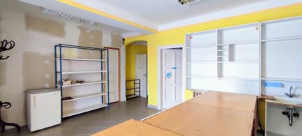 MEZOKOVED MELLETT AZ M3 HOZ KOZELI SZENTISTVANON HAROM UZLETHELYISEGES EPULET6 CSALADIH 55 SCALED
