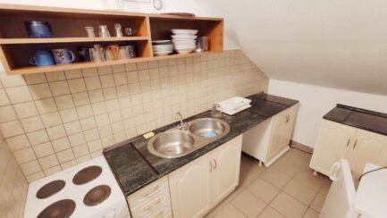 BOGACSON A BUKK LABANAL ELADO KITUNO ALLAPOTU 15 APARTMANOS PANZIO. 135M 49