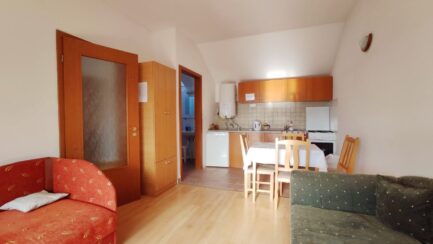 BOGACSON A BUKK LABANAL ELADO KITUNO ALLAPOTU 15 APARTMANOS PANZIO. 135M 65