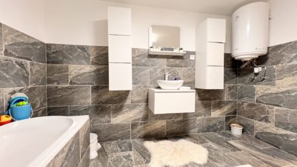 Mezőkövesden 2 szobás + nappalis belsőfelújított családiház ELADÓ. - Image 23