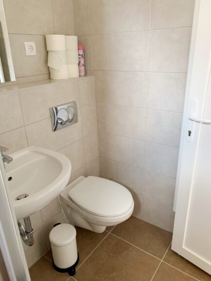 Eladó Mezőkövesd Zsóry fürdő üdülőterületén egy teljeskörűen felújított 2 apartmanból álló nyaralóház. - Image 35
