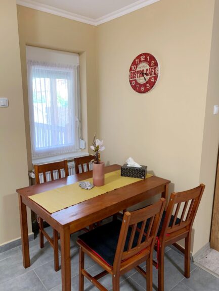 Eladó Mezőkövesd Zsóry fürdő üdülőterületén egy teljeskörűen felújított 2 apartmanból álló nyaralóház. - Image 14