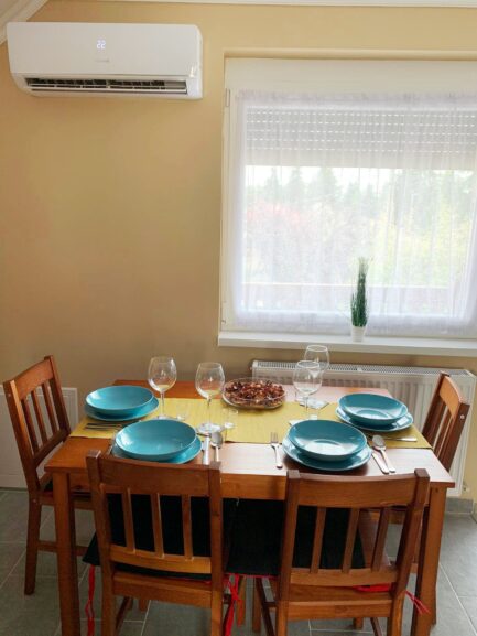 Eladó Mezőkövesd Zsóry fürdő üdülőterületén egy teljeskörűen felújított 2 apartmanból álló nyaralóház. - Image 6