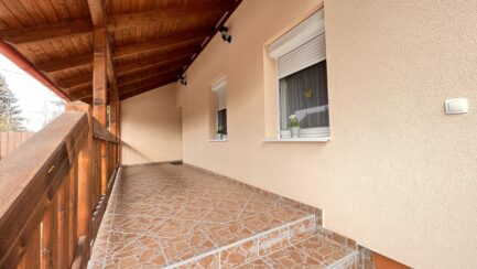 Eladó Mezőkövesd Zsóry fürdő üdülőterületén egy teljeskörűen felújított 2 apartmanból álló nyaralóház. - Image 23