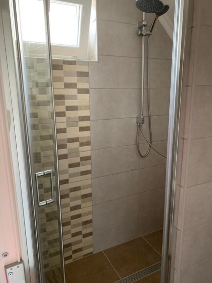 Eladó Mezőkövesd Zsóry fürdő üdülőterületén egy teljeskörűen felújított 2 apartmanból álló nyaralóház. - Image 7