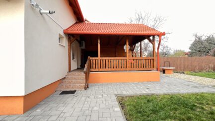 Eladó Mezőkövesd Zsóry fürdő üdülőterületén egy teljeskörűen felújított 2 apartmanból álló nyaralóház. - Image 26