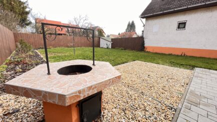 Eladó Mezőkövesd Zsóry fürdő üdülőterületén egy teljeskörűen felújított 2 apartmanból álló nyaralóház. - Image 27
