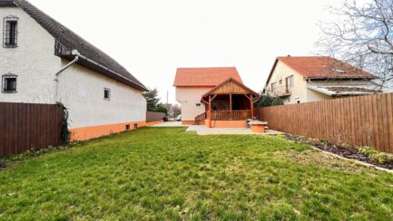 Eladó Mezőkövesd Zsóry fürdő üdülőterületén egy teljeskörűen felújított 2 apartmanból álló nyaralóház. - Image 29