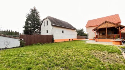 Eladó Mezőkövesd Zsóry fürdő üdülőterületén egy teljeskörűen felújított 2 apartmanból álló nyaralóház. - Image 30