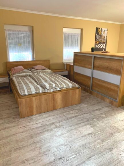 Eladó Mezőkövesd Zsóry fürdő üdülőterületén egy teljeskörűen felújított 2 apartmanból álló nyaralóház. - Image 11