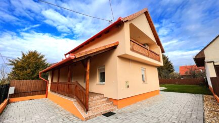Mezőkövesd Zsóry fürdőn igényes, teljesen felújított apartman-nyaralóház ELADÓ.
