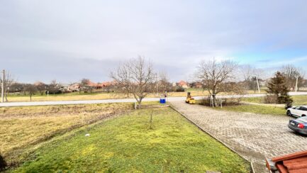 A Tisza tótól nem messze, Tiszavalkon jó állapotú, vállalkozásra is alkalmas családi ház ELADÓ. - Image 24