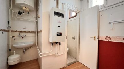 ELADÓ Mezőkövesd belvárosban Főtéren lévő üzlethelyiség. - Image 12