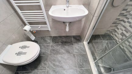 Mezőkövesd Zsóry fürdőn felújított 4 apartmanos üdülőház ELADÓ. - Image 21