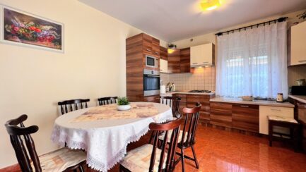 Vácon kiváló állapotú családi ház  80m2-es üzlethelyiséggel ELADÓ. - Image 38