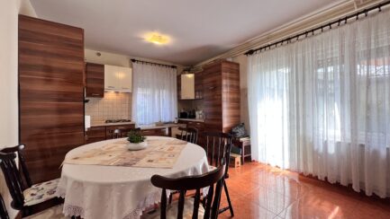 Vácon kiváló állapotú családi ház  80m2-es üzlethelyiséggel ELADÓ. - Image 3