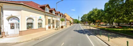 Mezőkövesd belvárosában, Fő utcai bejáratos felújított üzlethelyiség ELADÓ.