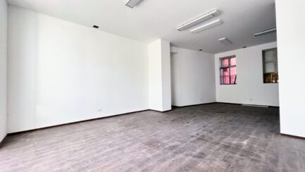 Mezőkövesd belvárosában, Fő utcai bejáratos felújított üzlethelyiség ELADÓ. - Image 5