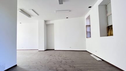 Mezőkövesd belvárosában, Fő utcai bejáratos felújított üzlethelyiség ELADÓ. - Image 8