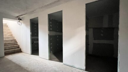 Mezőkövesd belvárosában, Fő utcai bejáratos felújított üzlethelyiség ELADÓ. - Image 10
