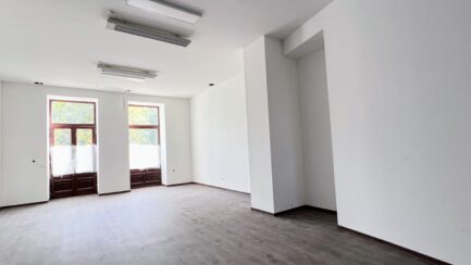 Mezőkövesd belvárosában, Fő utcai bejáratos felújított üzlethelyiség ELADÓ. - Image 11