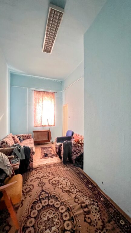 Szentistvánon, az M3-hoz közel nagyobb alapterületű ingatlan, üzem, raktár...stb. ELADÓ. - Image 8