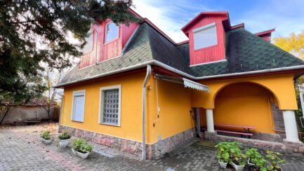 Egertől pár km-re Bogácson 4 apartmanos apartmanház ELADÓ.