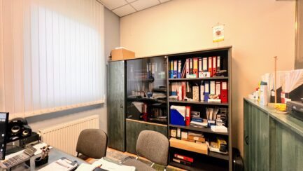 Miskolc Vasgyár részén komplex ipari, kereskedelmi, raktározási és lakó ingatlan ELADÓ. - Image 3