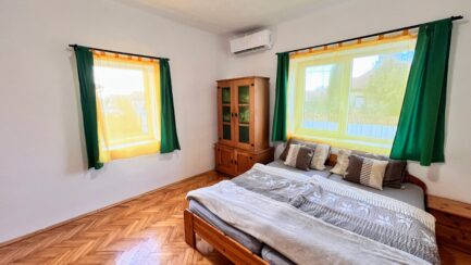 Poroszlón a Tisza tónál 2 szobás + nappalis, belsőfelújított kockatípusú családi ház ELADÓ. - Image 19
