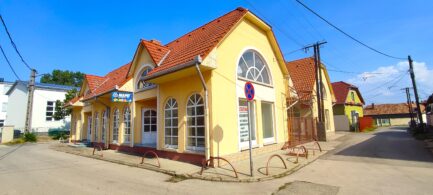 Mezőkövesd belvárosában nagy alapterületű üzlethelyiség ELADÓ.