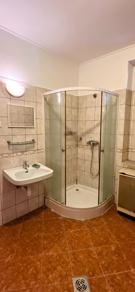 Mezőkövesden családiház+ üzlethelyiség ELADÓ. - Image 11