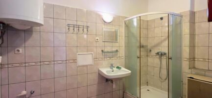 Mezőkövesden családiház+ üzlethelyiség ELADÓ. - Image 3