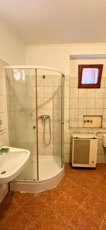 Mezőkövesden családiház+ üzlethelyiség ELADÓ. - Image 13