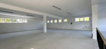 250M, Az Egertől nem messze lévő Verpeléten 10.000M2, nagy alapterületű ipari ingatlan, borászat ELADÓ. - Image 4