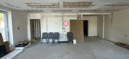 Egerben a Kistályai úton, közel az M25-höz iroda,-bemutatóterem, többcélú ingatlan ELADÓ. - Image 14