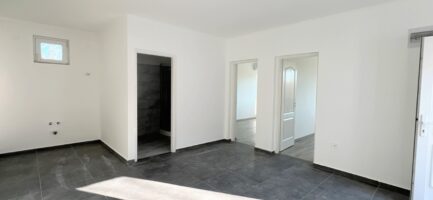 Poroszlón, a Tisza tónál ÚJ ÉPÍTÉSŰ, apartmanok, hétvégi házak, ingatlan v. társasház ELADÓ. - Image 3