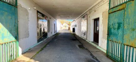 Gyöngyösön ipari ingatlan, kereskedelmi egység, bútorbolt eladó. - Image 9
