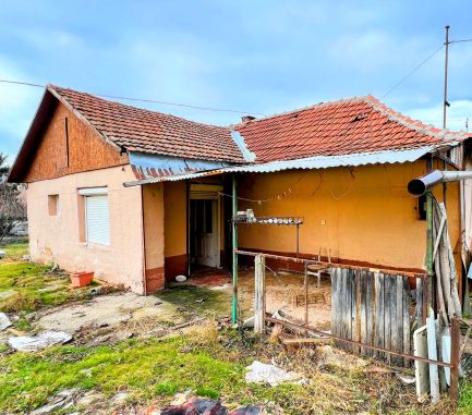 Mezőkövesden 2 szobás családi ház eladó.