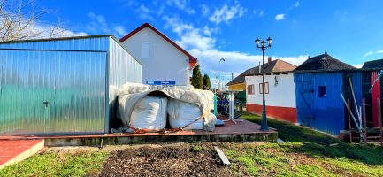 Tiszabábolnán 2 szobás+ nappalis + vendégházas kiváló állapotú családi ház eladó. - Image 16