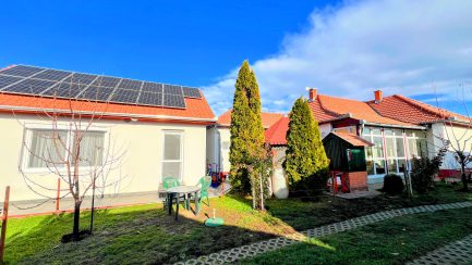 Tiszabábolnán 2 szobás+ nappalis + vendégházas kiváló állapotú családi ház eladó. - Image 67