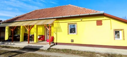 Szentistvánon ELADÓ felújított, 2 szobás jó állapotú családiház.