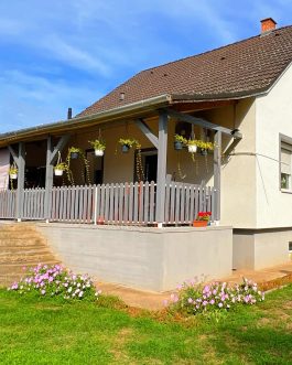 A Borsod vármegyei Mezőkeresztesen 4 szobás + nappalis kiváló állapotú családi ház eladó.