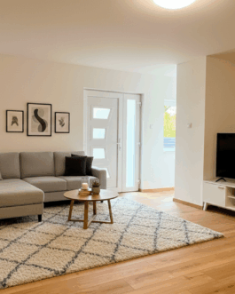 Cserépfaluban teljesen felújított családi ház eladó.