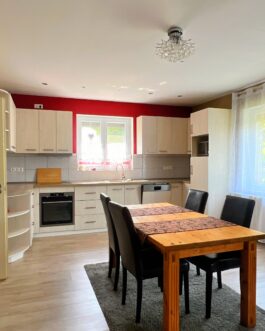 Mezőnagymihályon belső felújított családiház eladó.