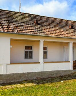 Bogácson a Bükkalján 3 szobás tornácos ház eladó.