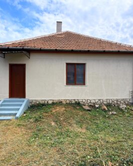 Mezőkövesden, jó lokációban 2 szobás családi ház eladó.