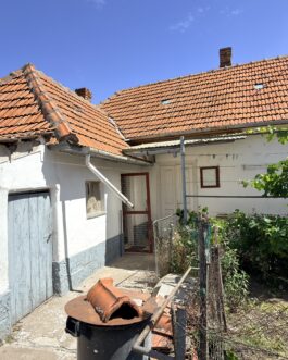 Mezőkövesden 2 szobás+ nappalis családi ház eladó.
