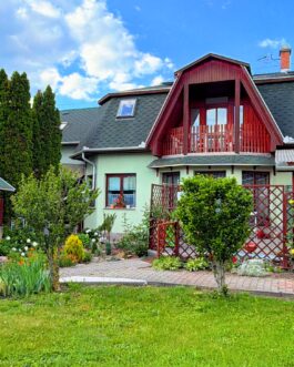 Bogácson a központban, apartman és üzletek eladók.